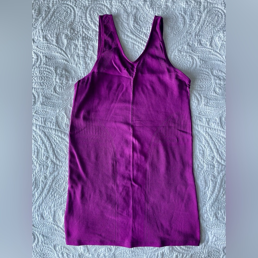 Lululemon athletica Seamless Cutout Purple V Neck Tank Size 4